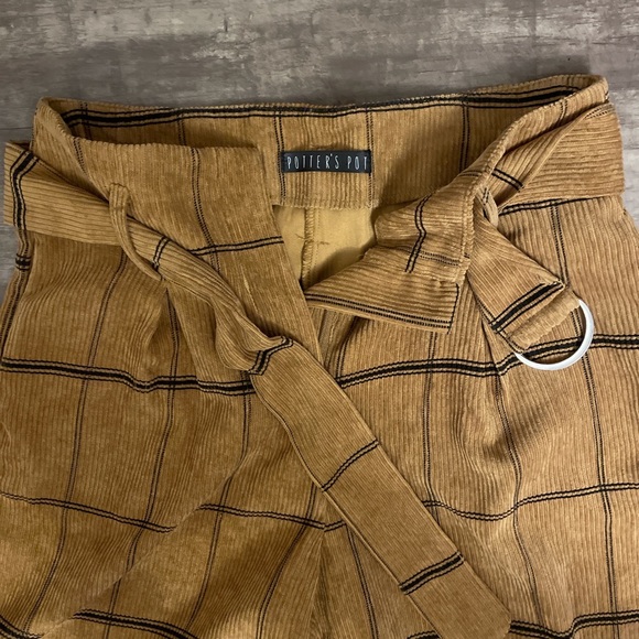 High Waisted Cropped Boutique Pants. Brand is Potter’s Pot. - Picture 2 of 2